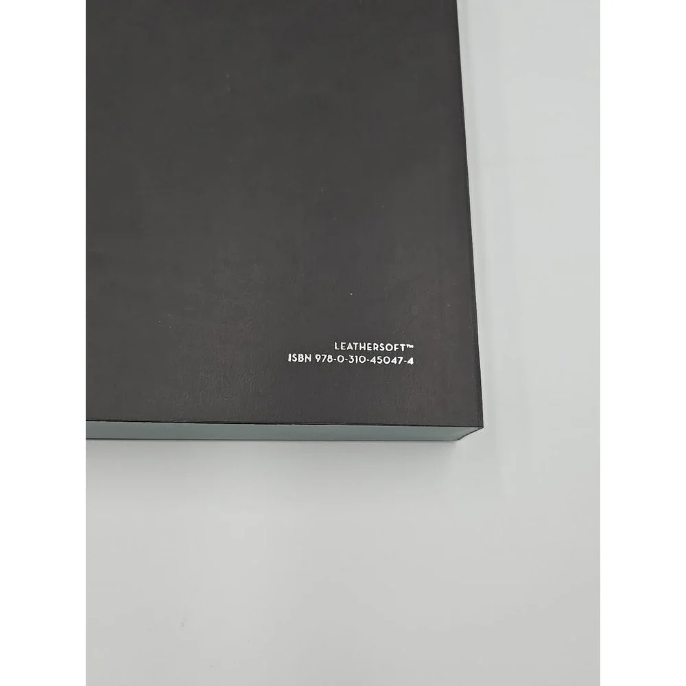 Holy Bible New International Version Black Leathersoft 7.5‎ Font Size Soft Touch